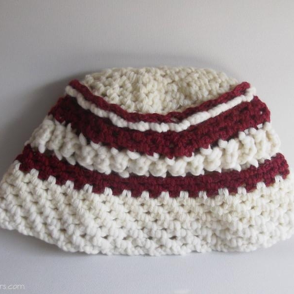 bonnet rouge ecru fait main