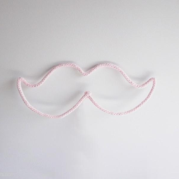 moustache tricotin