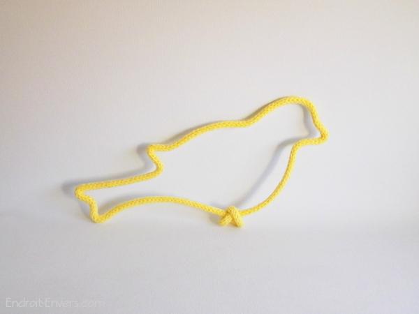 oiseau en tricotin jaune