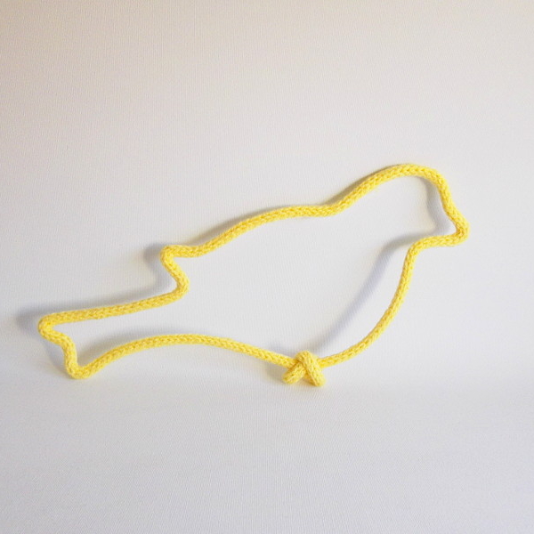 oiseau en tricotin jaune