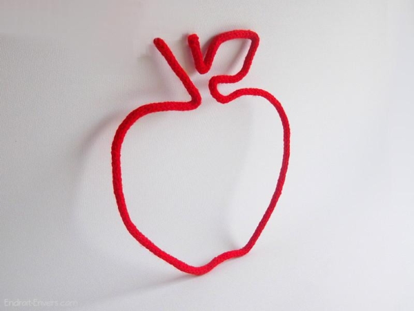 pomme rouge en tricotin