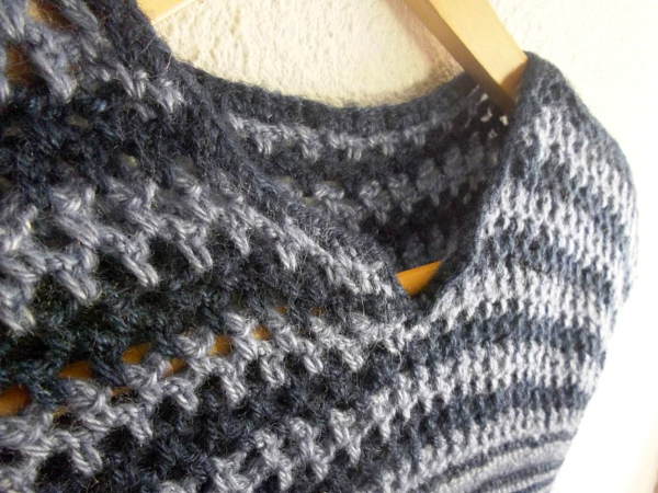 pull laine bleu foncé rayé