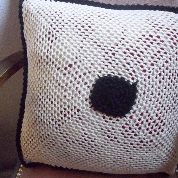 taie pour coussin écru en crochet